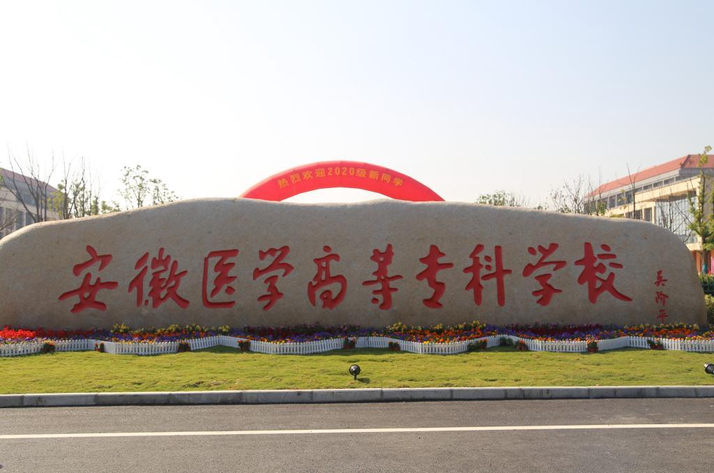 夕阳映照下的古城石桥，安徽古城风情画面的定格